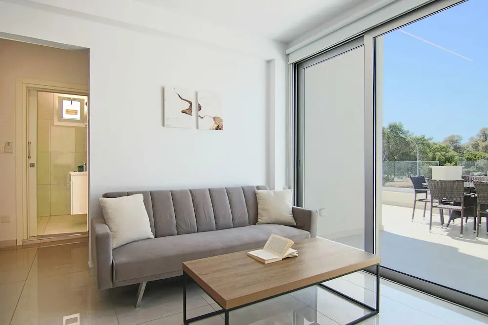 Phaedrus Living: Seaside Deluxe Flat Harbour 112