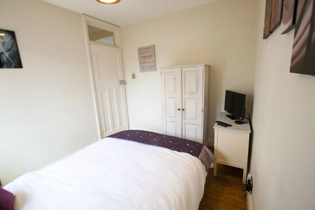 Stunning Central Richmond with garden