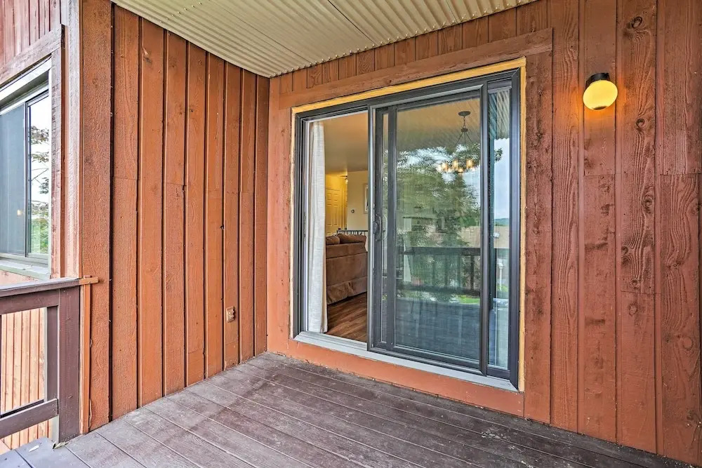 Vernon Condo w/ Deck, Near Appalachian Trail!