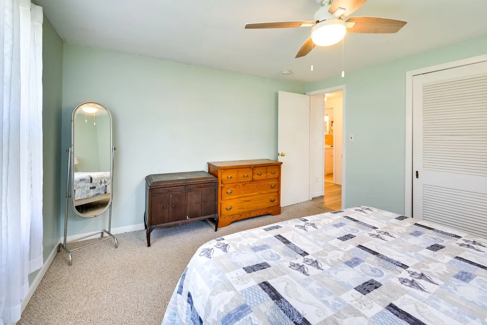 Charming Niantic Vacation Rental Walk to Beach!