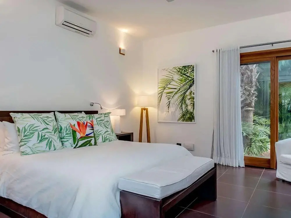 Sunny Vacation Villa 80