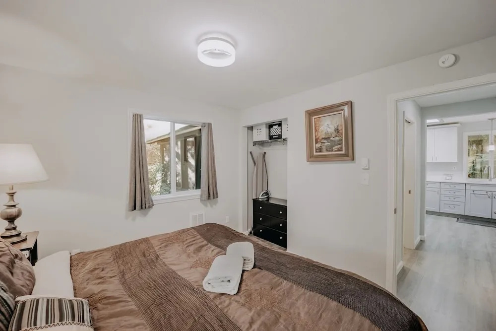 49sl - Hot Tub - Wifi - Fireplace - Sleeps 10 3 Bedroom Home by Redawning