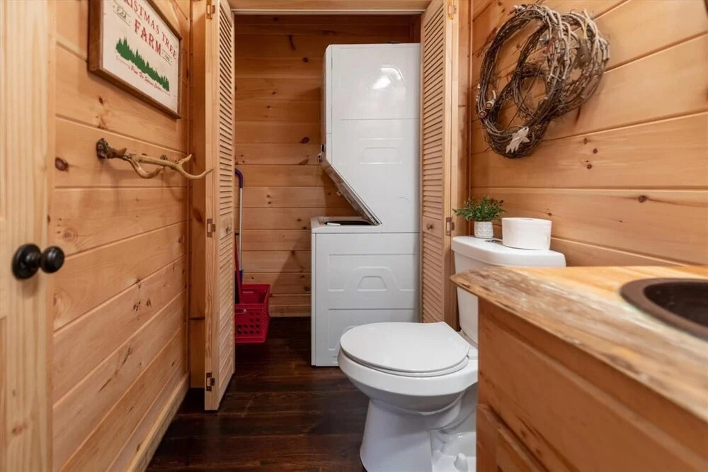 Carters Cozy Cabin - Peaceful Cabin With 13 Acres of Lawn Trees and Trails