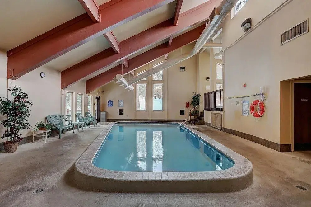 Tyra Summit A2E/F - 4 Br Condo