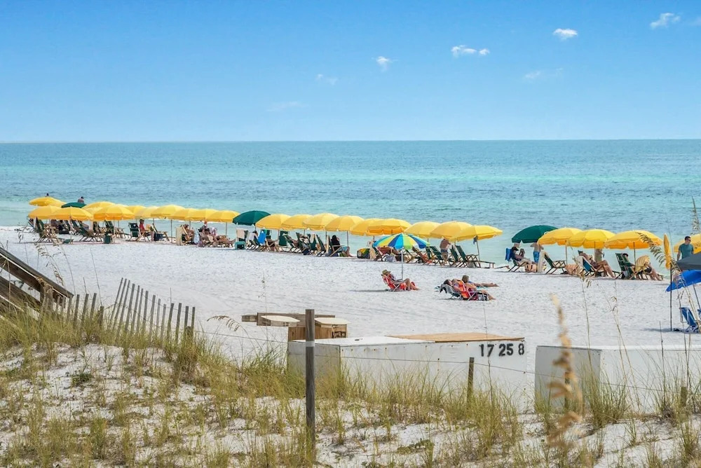 Modern Beachside Gem W/ 2 On-site Pools & Hot Tub 1 Bedroom Condo