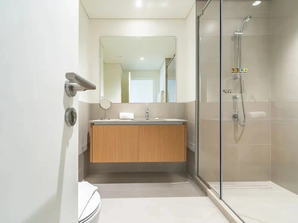 Dubai Creek Gem, Stylish Condo With Two Balconies