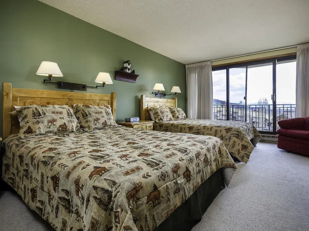 Bronze Tree Condominiums by Mountain Resorts