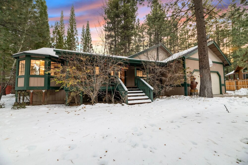 Beary Cozy Retreat - Newly Remodeled With Hot Tub And Game Room In Prime Location! 3 Bedroom Cabin