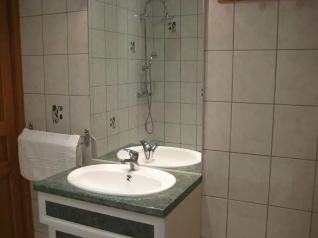 Gîte idéal pour cure thermale, proche port de plaisance, terrasse et grand terrain. - FR-1-589-69