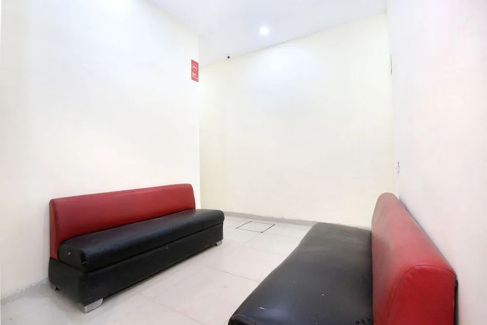 OYO 10832 Hotel JB 2