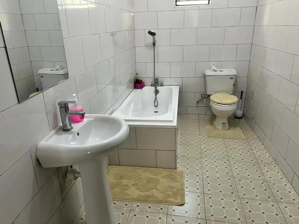 House - Sleeps 6 - Parking - Garden