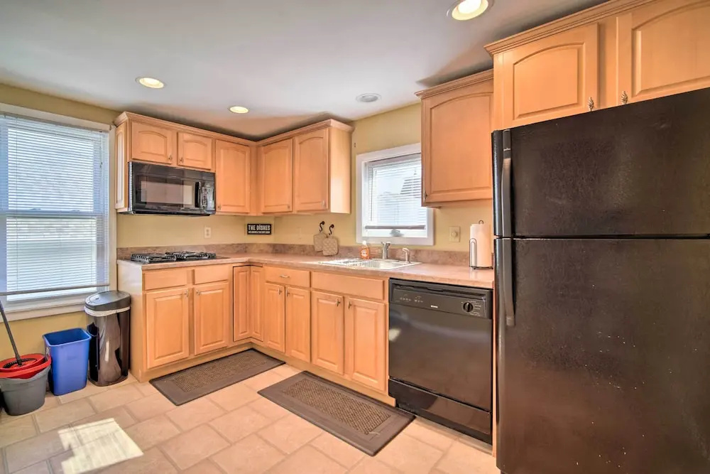 Family-friendly Wildwood Apt: Bike to Beach!