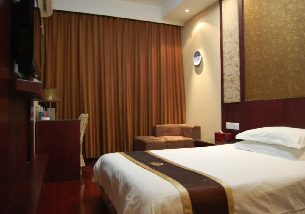 Baolong Homelike Hotel (Youyi Branch)