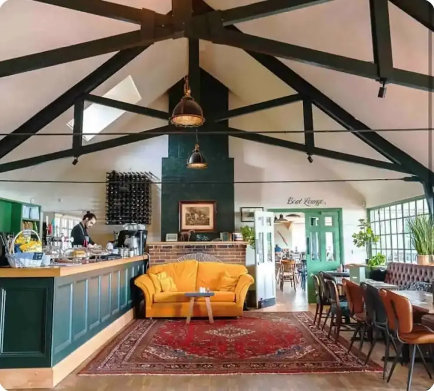 Central Ellesmere -sleeps2 - Parking - Petfriendly