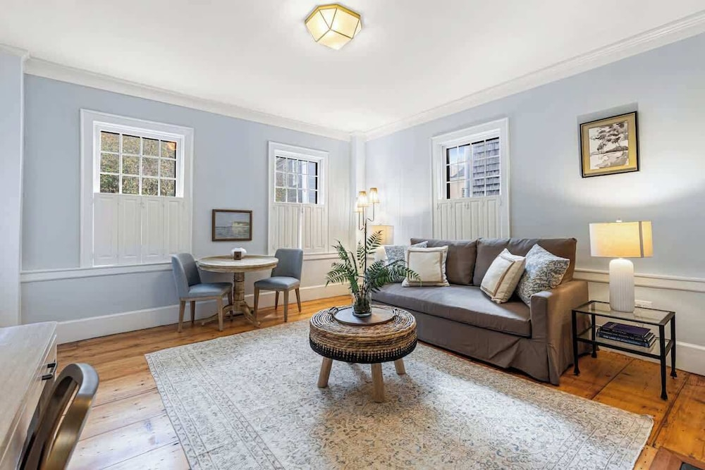 Sea Glass Suite - Luxury in Newport