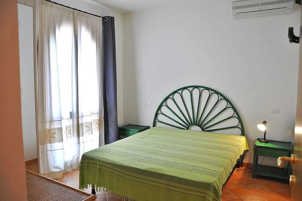 Apartment Sleeps 6 Baia Santa Reparata