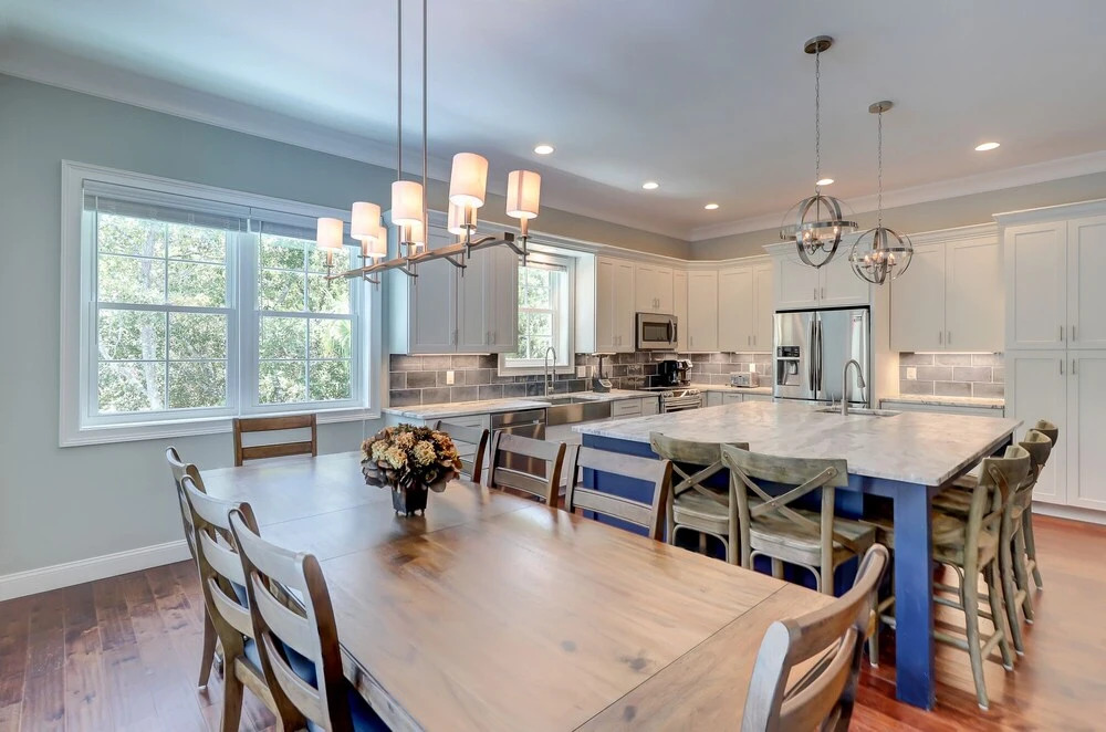 4 Shore Crest Ln