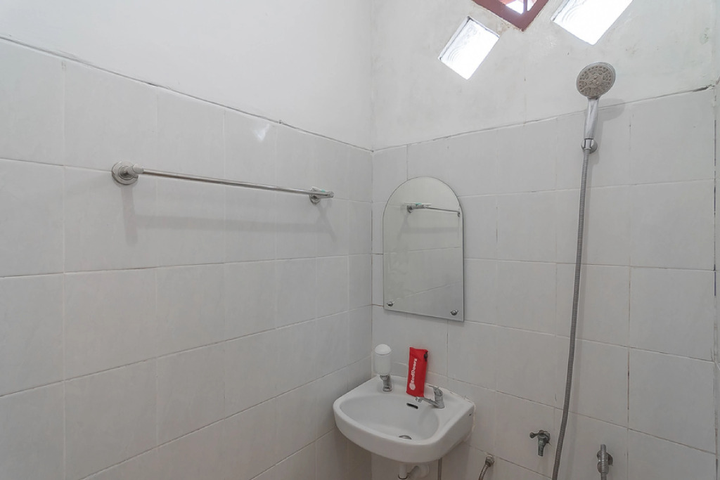 RedDoorz Syariah near Terminal Batu Ampar 2