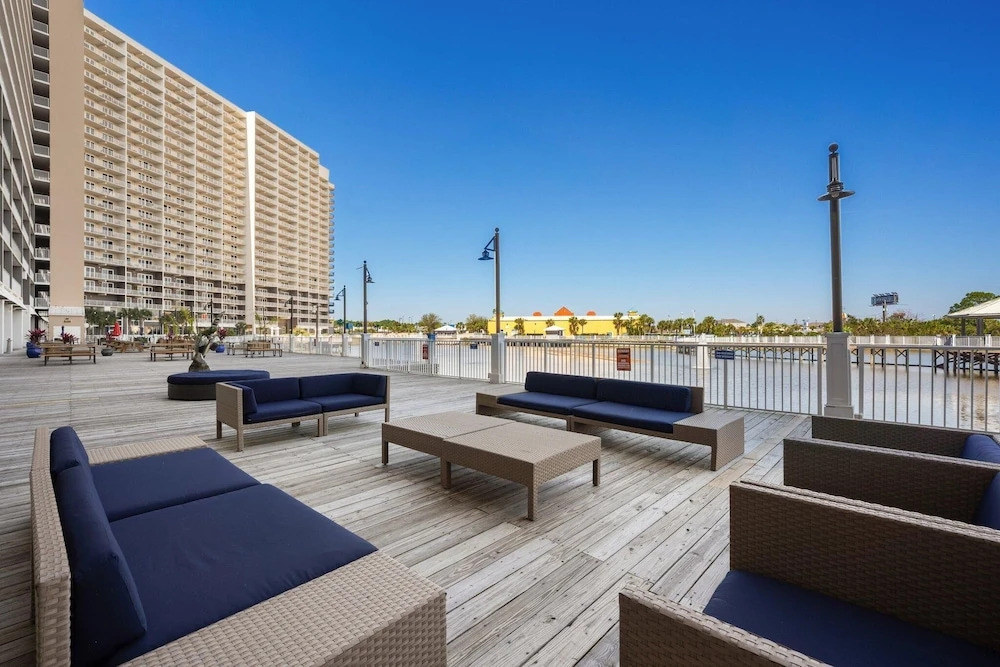 Laketown Wharf 1331