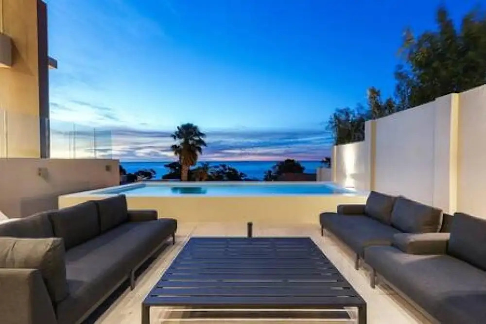 Large 9 Bedroom Villa in Camps Bay w Pool Apostles Views