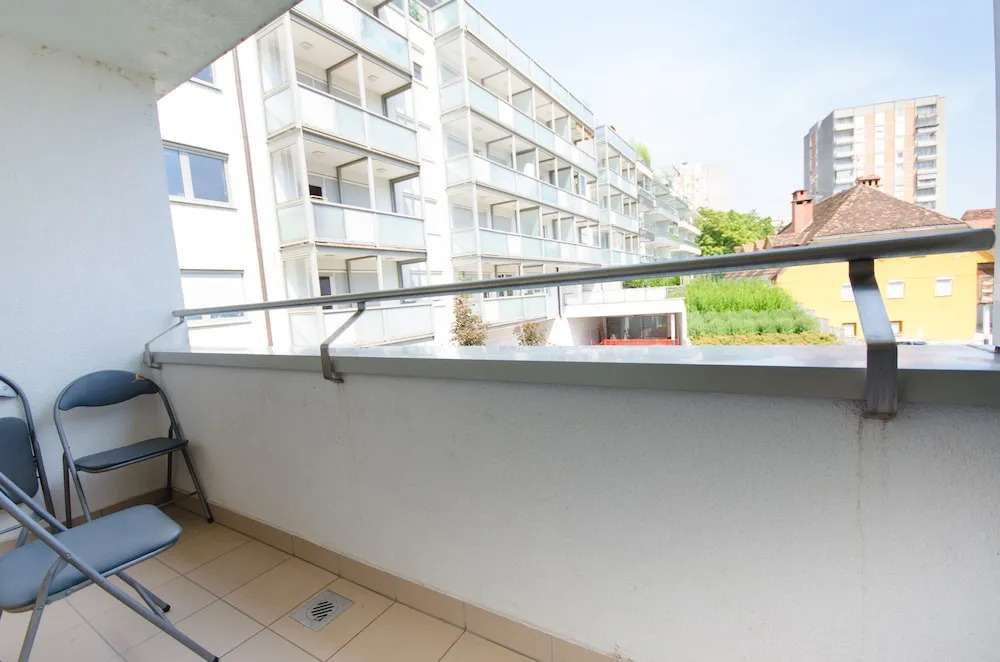 City centre studio with a balcony