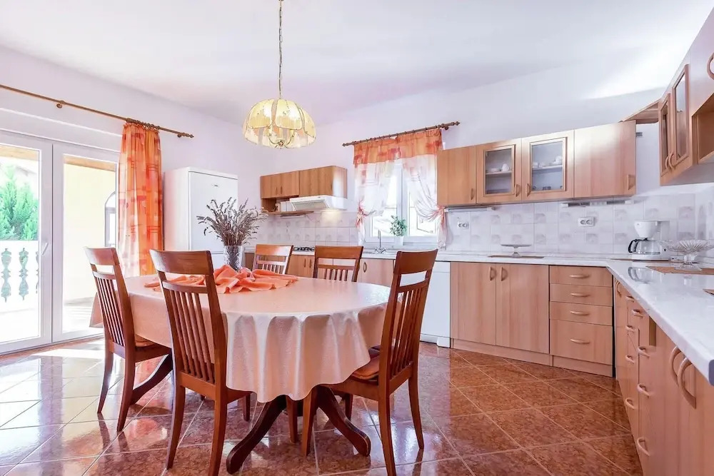 Holiday House in Liznjan With Garden & BBQ