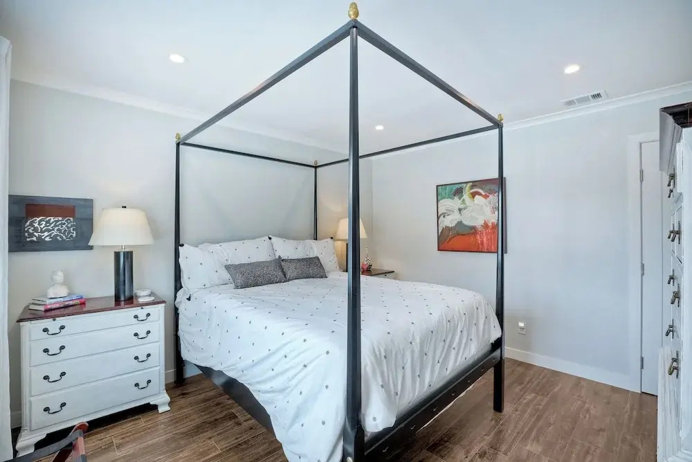 3080 Lincoln - Unit 24