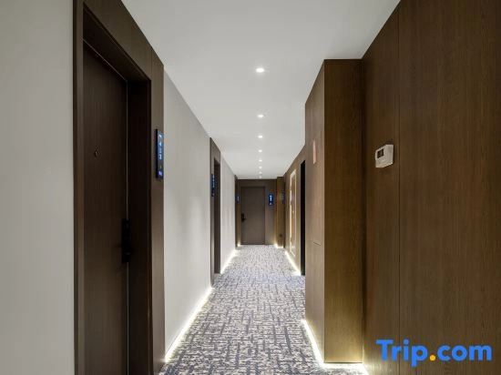 i Electronic Sports Hotel (Xinxiang Municipal Government High-speed Railway Station)