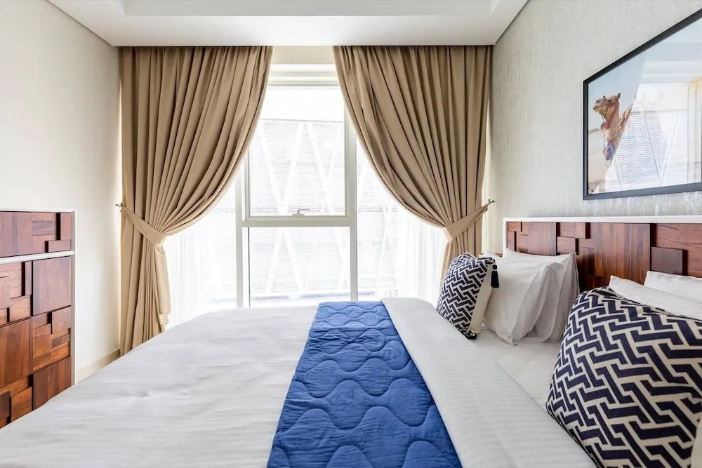 Luxurious 3BR Loft W/ Study In Downtown Dubai