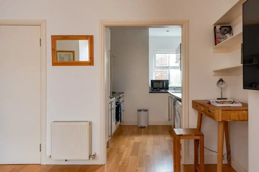 Bright and Spacious 2 Bedroom Flat