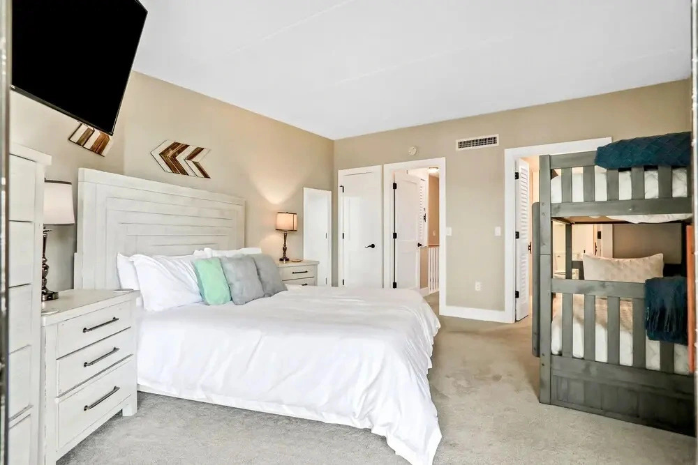 Modern Oceanview Condo With Multiple Balconies, Pool & W/D - Beach Access