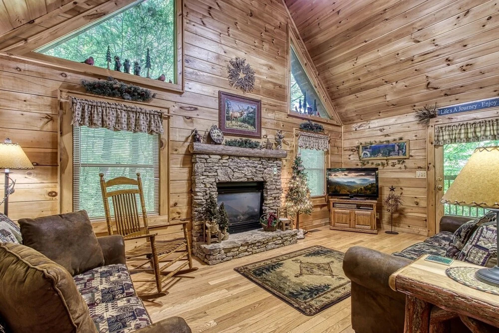 Mystic Mountain - Great Location! Close To All The Action! 2 Bedroom Cabin by RedAwning