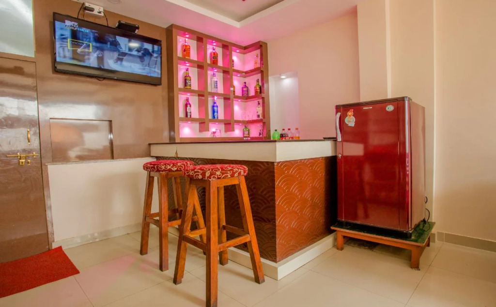 OYO 136 Hotel Om Plaza