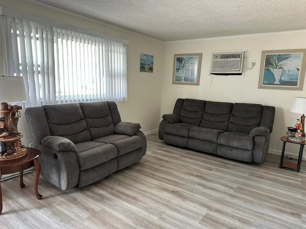 Bianchi 1 - Ocean City, Md 2 Bedroom Condo by RedAwning