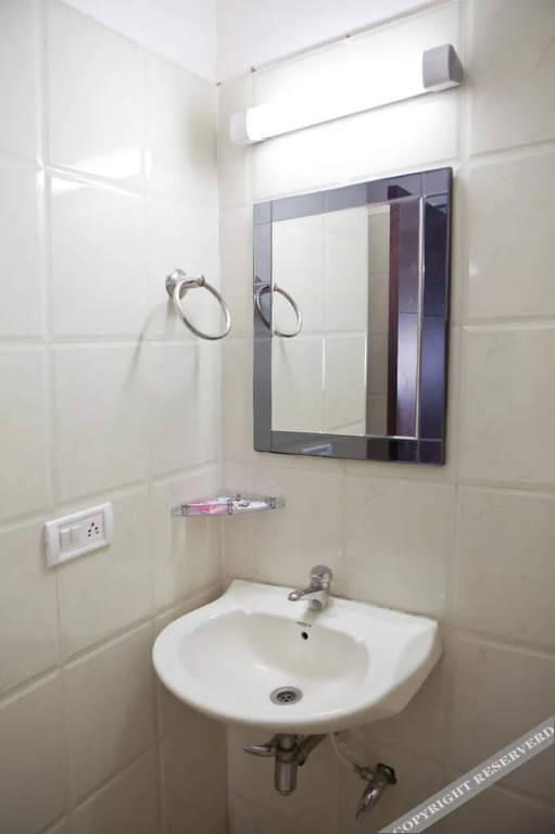 OYO 439 Hotel Queens Inn