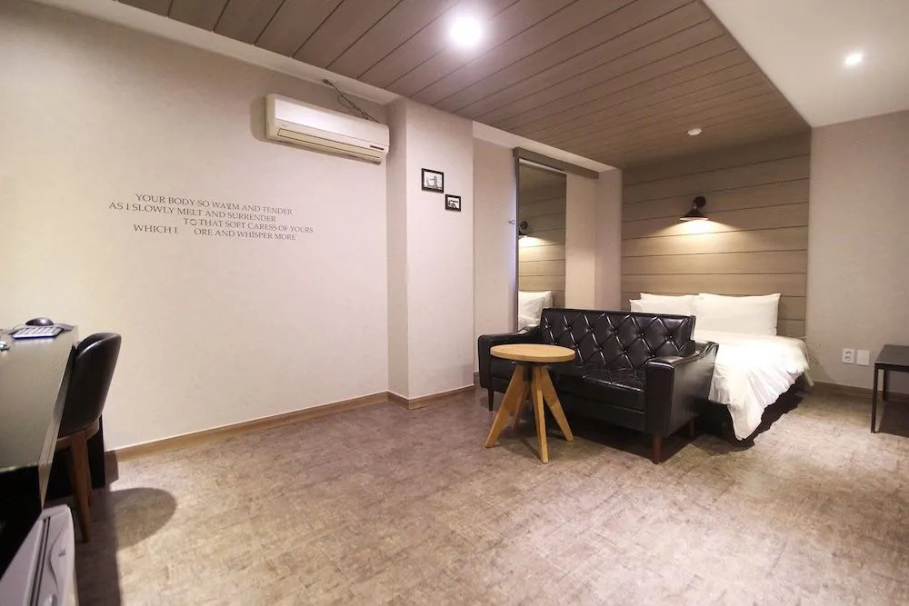 Paradise Hotel