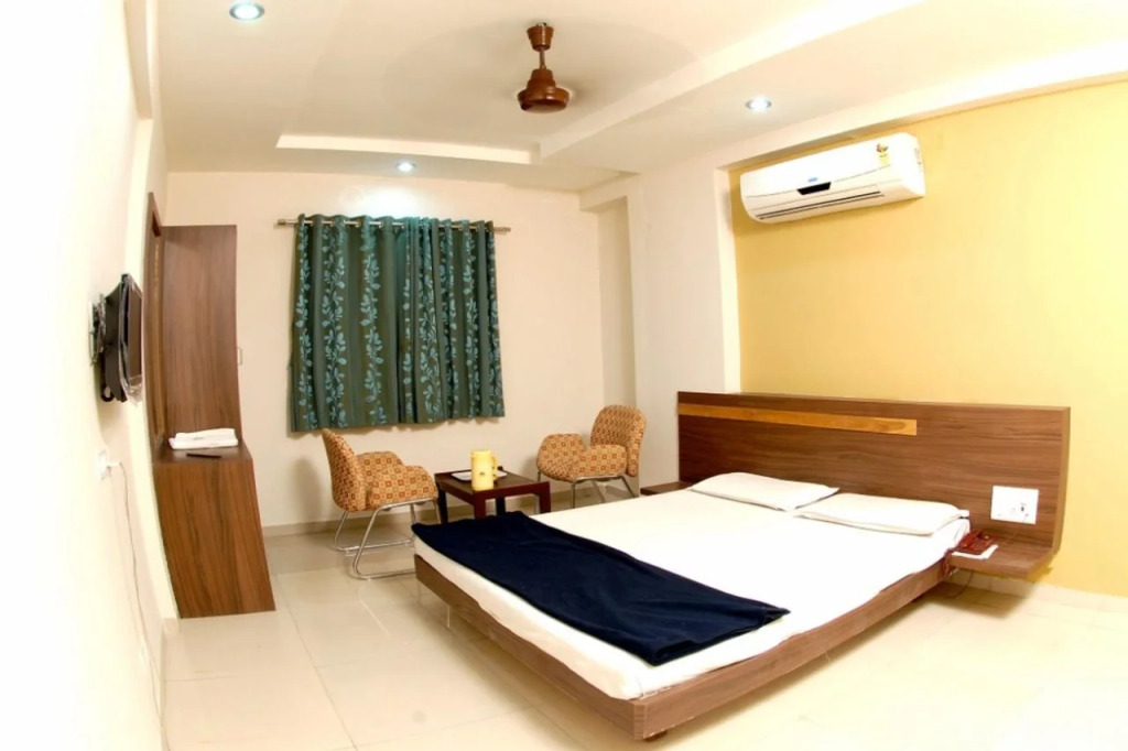 Hotel Rahi Local Unmarried Nri Not Alloewed