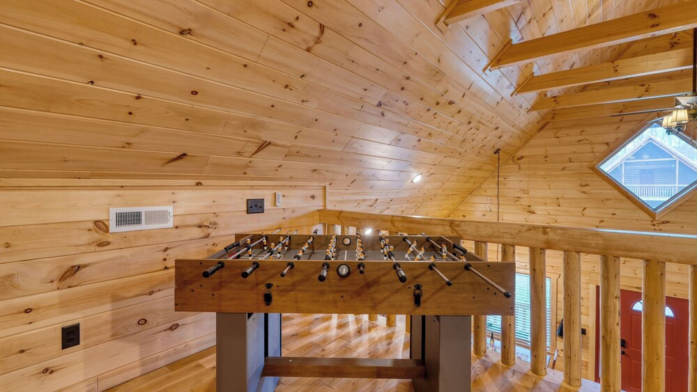 Hot Tub + Foosball Access to Pool, Tennis, Gym Chill'n in the Smokies