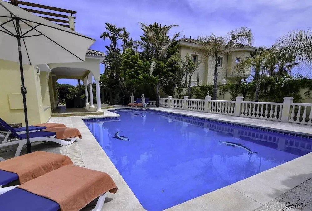 Exquisite Villa 50m To Beach
