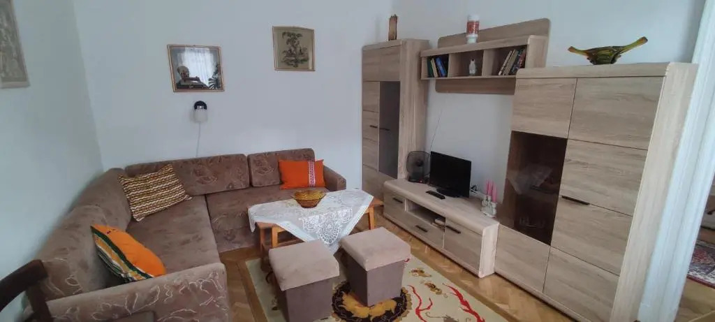 Júlia Apartman.