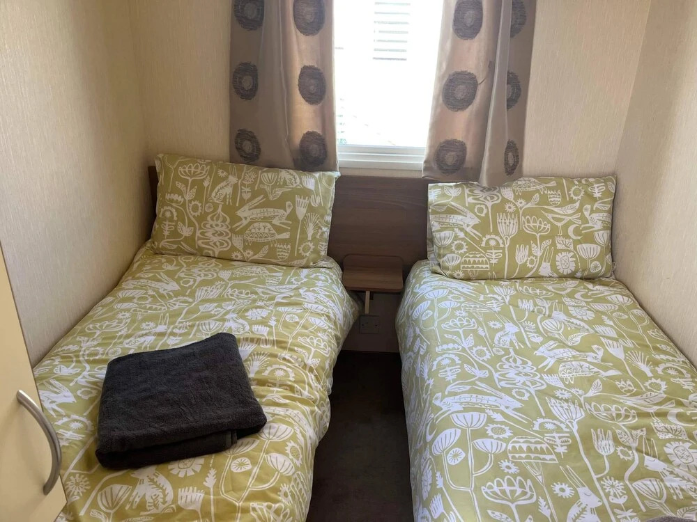 Heacham Beach Caravan - Sleeps 6 - Pets Ok