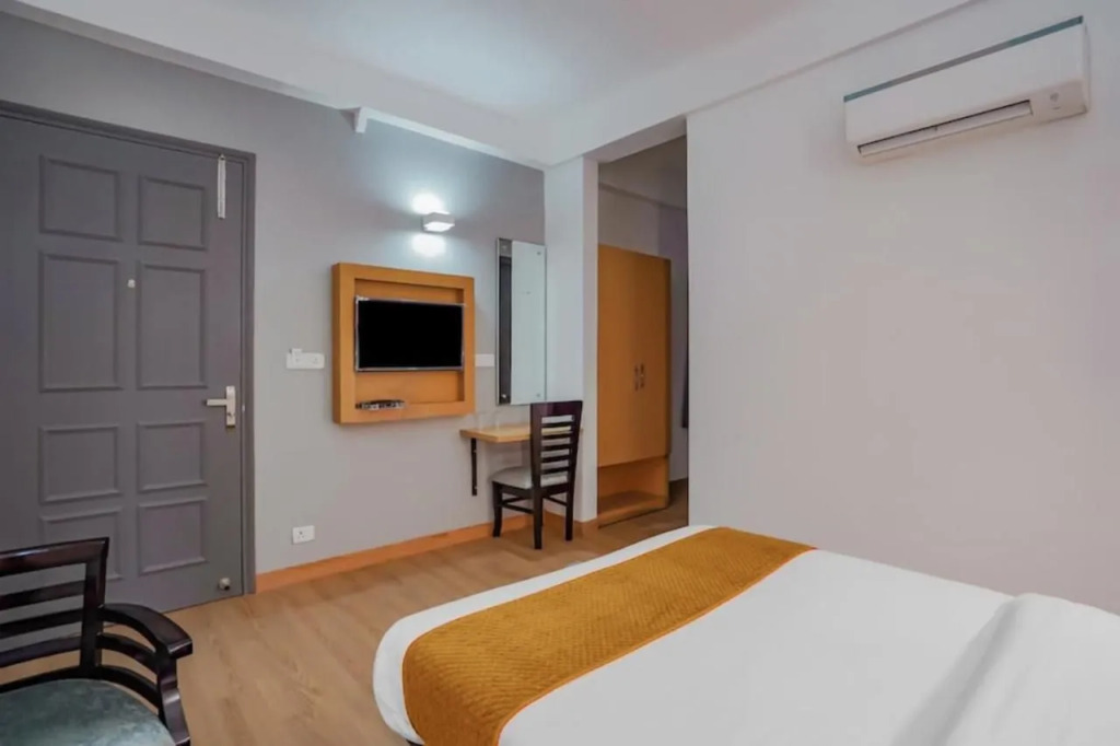 Treebo Noida Express