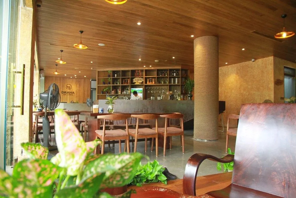 Draha Halong Hotel - Serenity, Charm and Nature - Preferred by Western Travelers