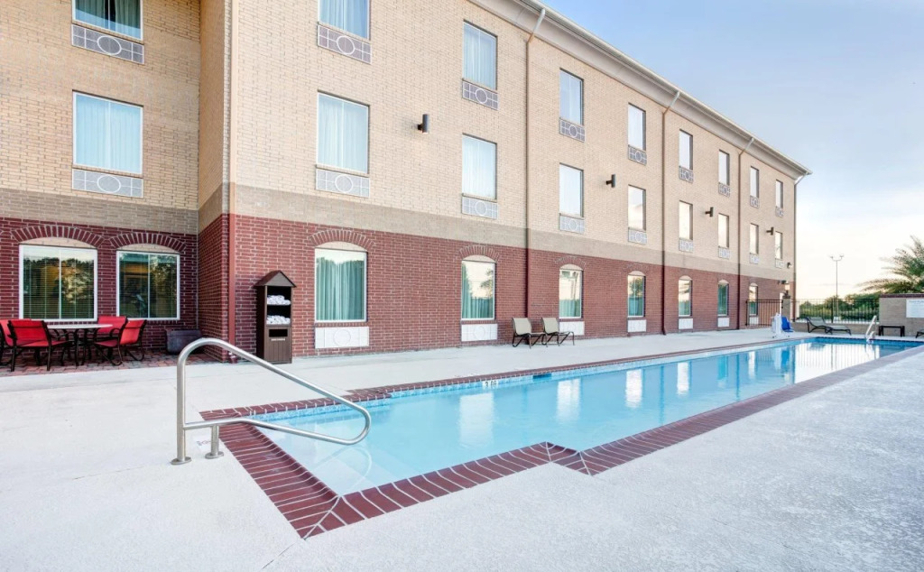 Holiday Inn Express and Suites Raceland - Highway