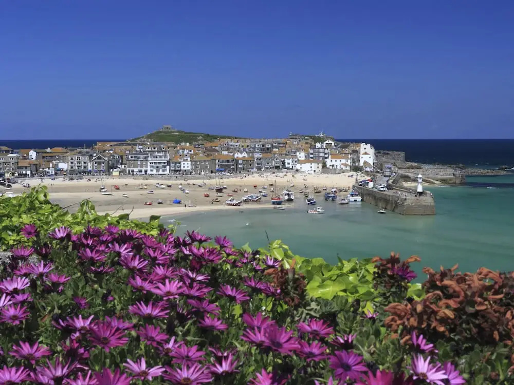 Spacious Apartment in Saint Ives near Beach