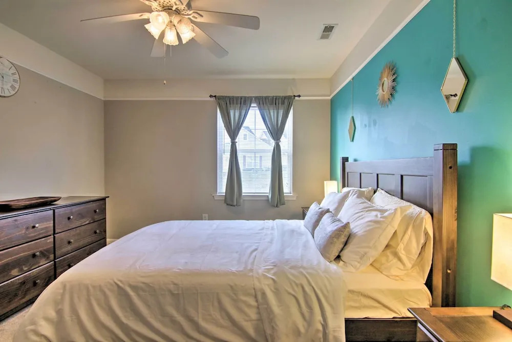 4 Mi to Ocean: Lewes Beach Condo w/ Screened Porch