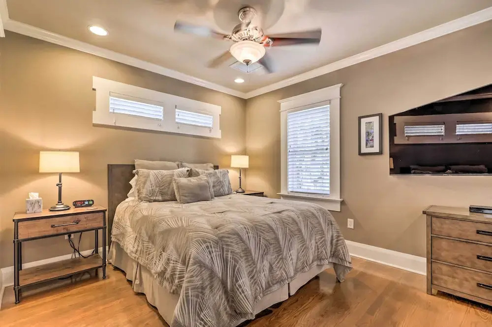 Hyde Park Luxury Studio w/ Prime Location!