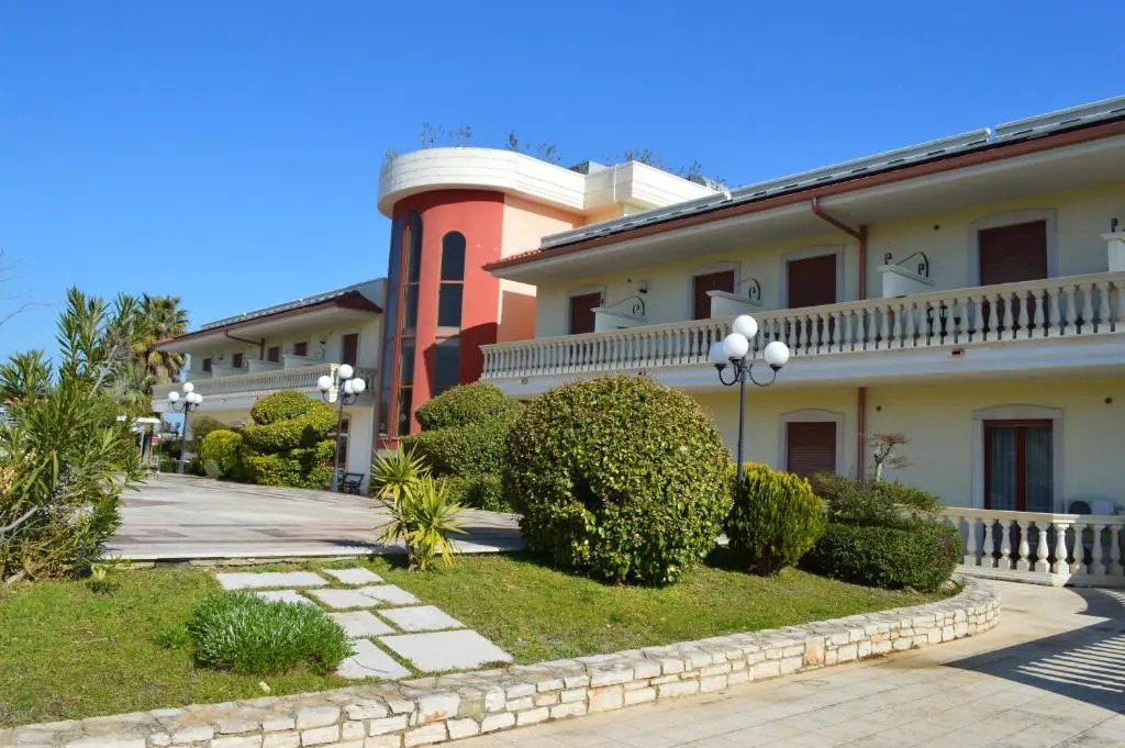 Unico Serrone Palace