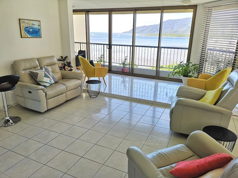 Cairns Ocean View Apartment