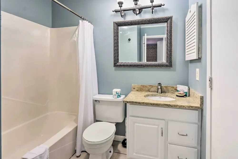 Walk to Folly Field Beach: Condo in Hilton Head!
